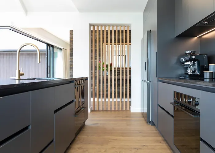 Lakefront Luxury - Rotoiti Holiday home *