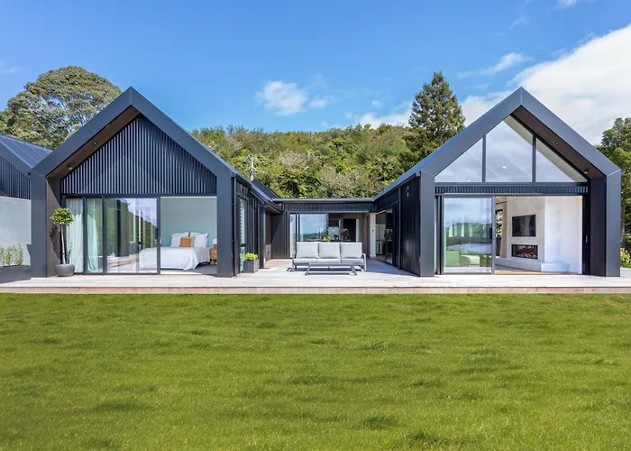 Lakefront Luxury - Rotoiti Holiday home