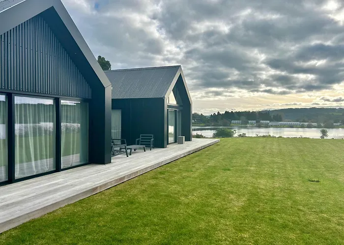 Lakefront Luxury - Rotoiti Holiday home *