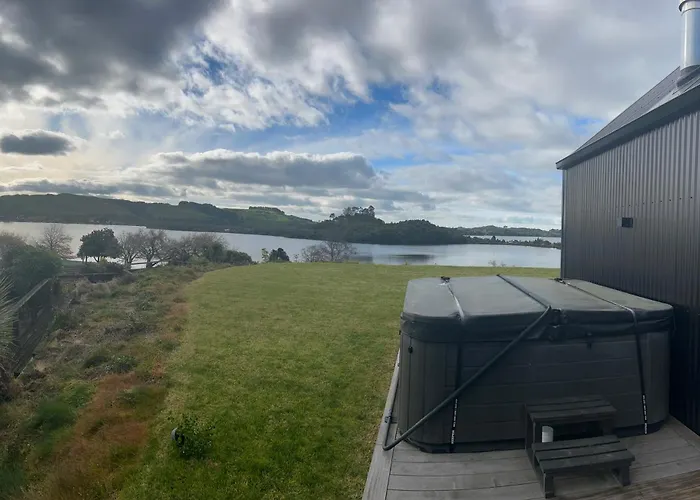 Holiday home Lakefront Luxury - Rotoiti