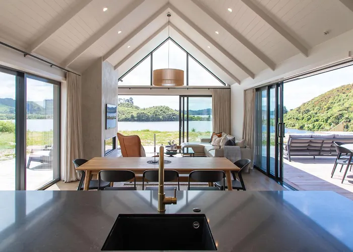Lakefront Luxury - Rotoiti Holiday home Rotorua