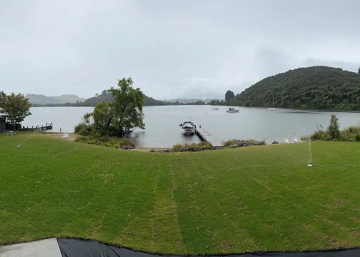 Holiday home Lakefront Luxury - Rotoiti Rotorua